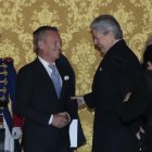 Es el tercer hombre en asumir la dirección de la Segcom durante el gobierno de Guillermo Lasso. Su posesión se realizó en el Palacio Carondelet.