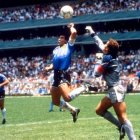 Subastan el balón de la Mano de Dios por cerca de 3 millones de euros