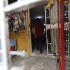 Familiares de la víctima recogerían todas sus pertenencias para abandonar el lugar.