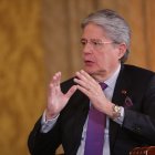 Lasso en la entrevista con Vera.