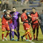 Aucas quedó a un paso de acceder por primera vez a una definición por el título tras vencer a Barcelona en Milagro.
