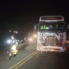 El tráiler iba hacia el cantón Baba y la motocicleta en sentido contrario.