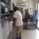 La mayoría de los pacientes del dispensario son adultos mayores.