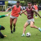 Barcelona entrena para la final ante Aucas. Mendoza, Piñatares y Díaz en plena actividad.