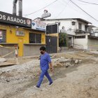 Decenas de negocios se encuentran abiertos, pero vacíos. Otros desistieron y los abandonaron, por eso ahora muchos están en alquiler o en venta.