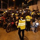 Las carreras y piques, costumbre de los jueves de un grupo de ciudadanos, en una zona no permitida.