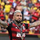 A Arturo Vidal le gritaron que no va al mundial.