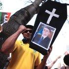 Simpatizantes de ambos candidatos esperan aún resultados oficiales.