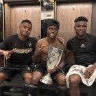 Diego Palacios, Jhegson Méndez y José Cifuentes con el trofeo de la Conferencia Oeste.