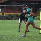 El volante uruguayo de Barcelona, Bruno Piñatares, se prepara para enfrentar a Aucas, en la final de la LigaPro.