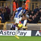 Pervis Estupiñán destacó en el triunfo de Brigton.