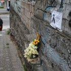Vecinos están consternados por lo ocurrido. Hicieron un pequeño altar en donde quedó el cadáver de María.