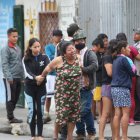 Familiares de la víctima llegaron hasta el lugar del crimen.