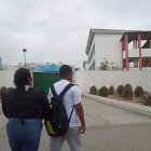 Padres retiran a hijos de una escuela réplica tras mensajes de amenazas