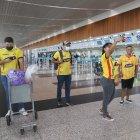 Hinchas bacelonistas se dirigen a Quito al estadio a ver al ídolo, esto sucedió en el aereopuerto