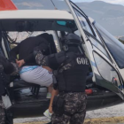 El cabecilla de la banda Los Lobos fue trasladado desde Quito hasta La Roca en Guayaquil.