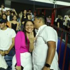 La pareja vivió un momento romántico. Ella dijo que sí.