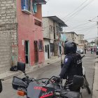 Policías del distrito Sur llegaron al sitio del suceso para recabar indicios.