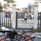 En el botadero de basura meten mano hasta los perros. Este se ubica frente a la cooperativa Assad Bucaram, en el otro extremo.