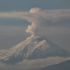 Durante las últimas semanas, las columnas de emisión de gas del volcán Cotopaxi han alcanzado alturas de hasta 2 kilómetros sobre el nivel del cráter.