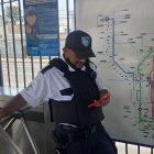 Cada usuario vive el partido en la Metrovía de forma diferente.