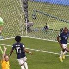 Enner Valencia (d) marcó el tanto del empate ante Países Bajos, en la segunda fecha del Grupo A del Mundial de Catar.