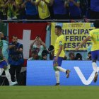 Brasil se mete a octavos de final con una volea de Casemiro