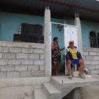 Esta vivienda fue atacada por los criminales, una mujer y un adolescente resultaron heridas.