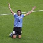 El delantero uruguayo, Edinson Cavani no escondió su inconformidad con el VAR.