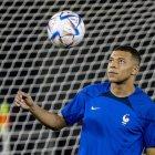 Jugador francés Kylian Mbappe en las instalaciones de Al Sadd SC.