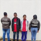 Dos ciudadanos fueron aprehendidos por robo de accesorios de carros en el suroeste de Guayaquil.