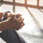 El caso se conoció luego de que la víctima llegó en estado grave al Hospital Francisco de Icaza Bustamante, con signos de violación, maltrato físico y tortura.