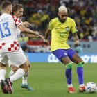 El jugador de PSG con su gol a Croacia igualó al astro brasileño. Ambos poseen 77 tantos.