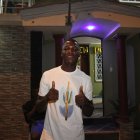 Moisés Caicedo volvió a su tierra y a la cancha de tierra donde nacieron sus sueños de futbolista, a compartir con su gente.