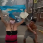 La mujer de la tercera edad se hizo viral por unirse a los festejos por las victorias de la selección argentina.