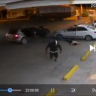 Los agentes estaban dentro de una patrulla cuando llegaron los antisociales. Se les llevaron las armas de dotación y los chalecos.