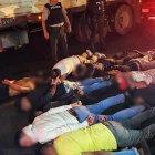 Entre los aprehendidos se encuentran dos miembros de las Fuerzas Armadas, uno en servicio pasivo y otro en servicio activo. Serían custodios de JR.