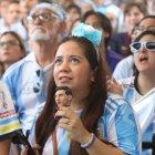 Andrea Munar y su cábala, un muñeco de Lionel Messi.