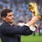 Iker Casillas volvió a levantar el trofeo de la Copa Mundial de fútbol