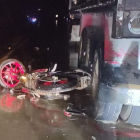 Debido a la falta de iluminación en la vía, el conductor chocó. Producto de la colisión terminó sin vida.