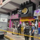 Personal de la Policía y del Cuerpo de Bomberos llegaron al sitio del siniestro.