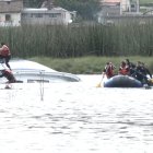 Un grupo de buzos del Goe, trabajó más de tres horas en el rescate de los cuerpos.