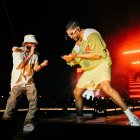 Los artistas estaban grabando las primeras imágenes del videoclip de La Jumpa y la gente llegó al lugar inmediatamente.