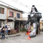 El muñeco está en Alcedo, entre la 14 y la 15, en el suroeste de Guayaquil.