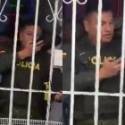 Policías terminaron encerrados tras intentar controlar una farra casera