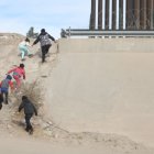 Foto referencial: Siguen siendo cientos los ecuatorianos que continúan migrando de manera ilegal hacia Estados Unidos.