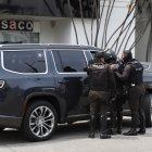 El carro en el que se movilizaba el ciudadano sobreviviente estaba blindado. Además, tiene un alto valor monetario en Ecuador, pues es un vehículo de alta gama.