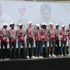 Los doce jugadores que llegaron a los albos recibieron el cariño de los hinchas de Liga de Quito.