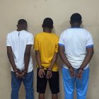 En poder de los menores de 16 y 17 años se halló un arma de fuego, tipo revólver. Los sospechosos fueron aislados.