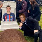 Meme en el que Shakira va al entierro de Piqué.